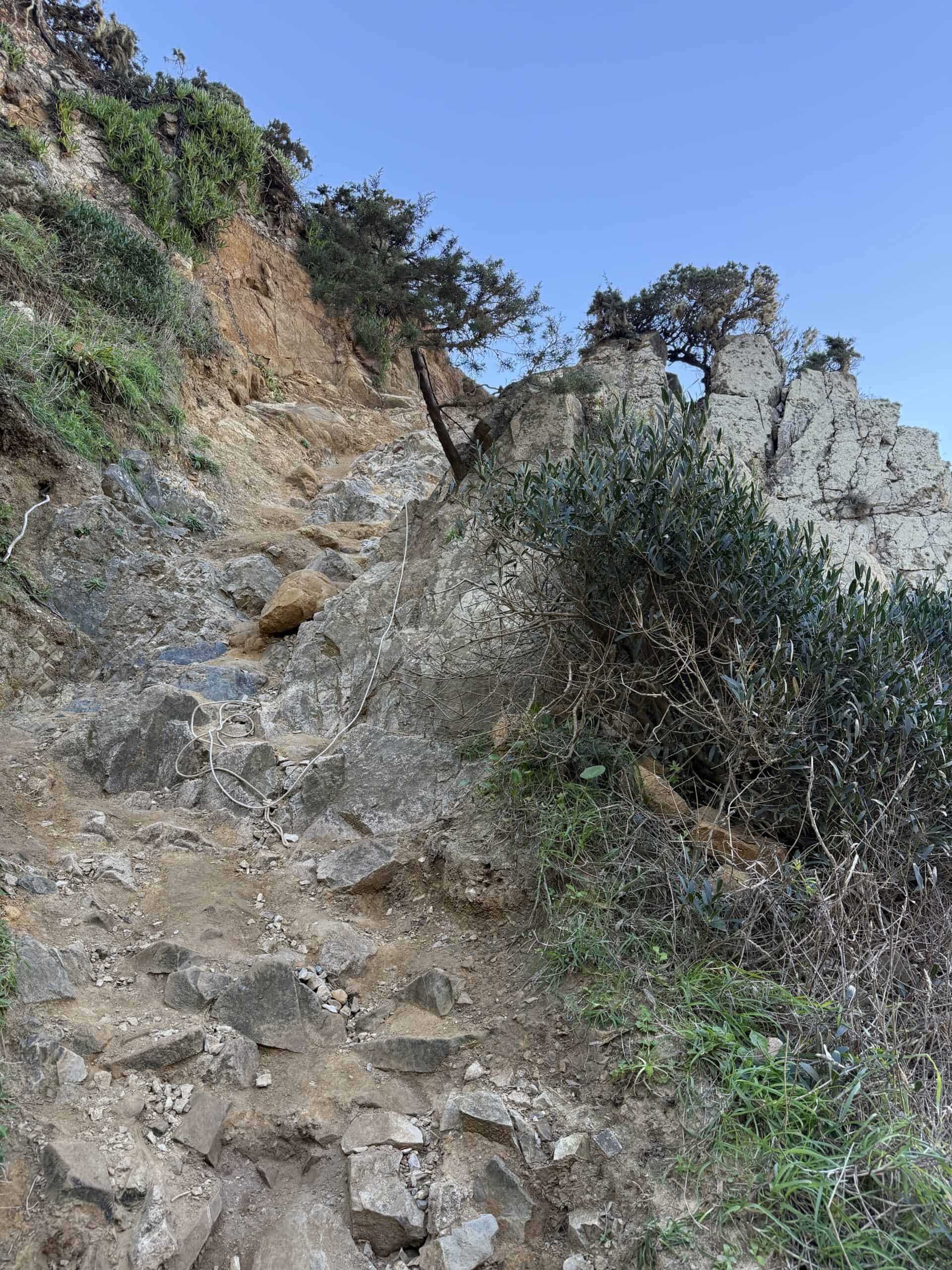Steep rope-assisted section on the trail down to Praia da Ursa near Cabo da Roca